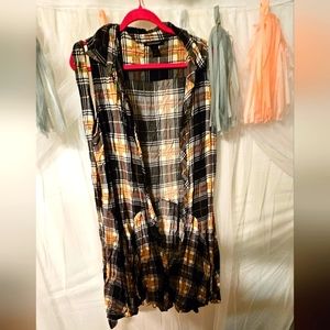 Sleeveless dress with belt